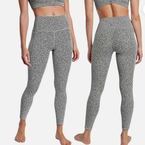 Athleta Salutation Stash II Textured Tight Leggings Cheetah Animal Print
